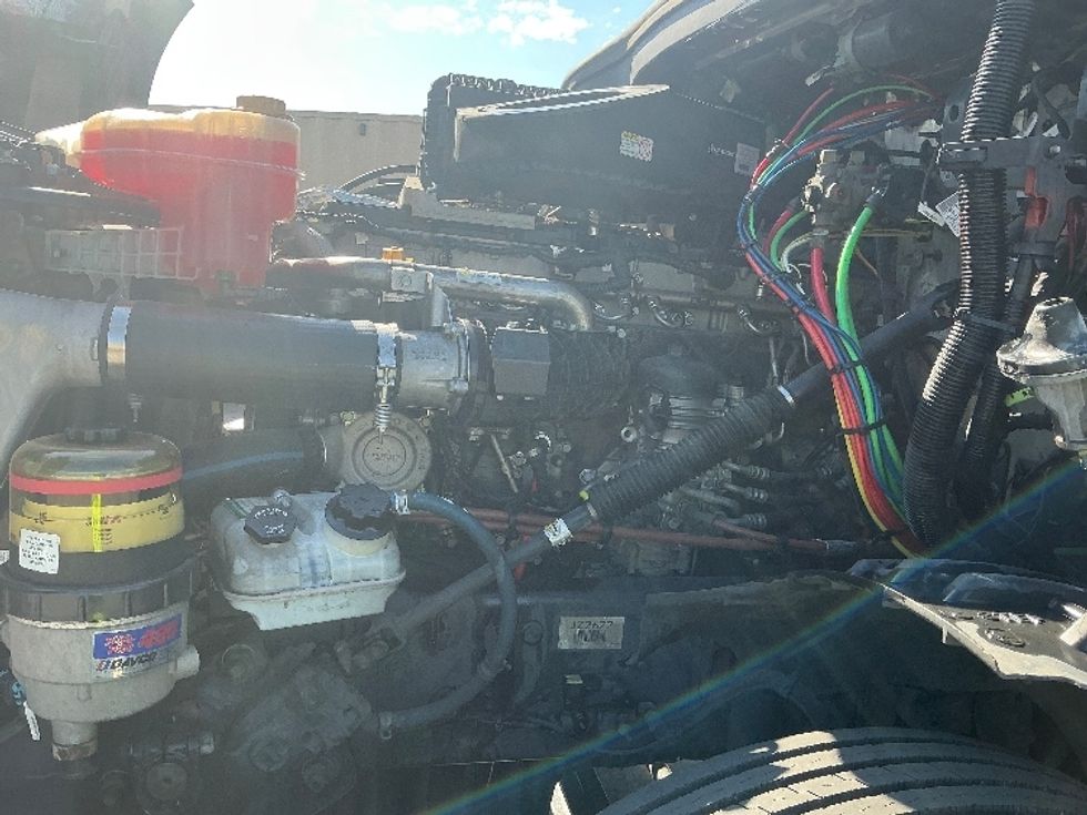 Day Cab Tractor-Heavy Duty Tractors-Freightliner-2018-T12664ST-West Sacramento-CA-661,619\n\t\tmiles-$ 25,250 - Image 16