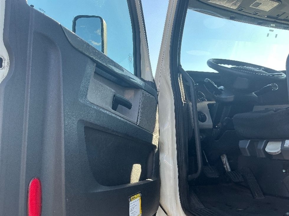 Day Cab Tractor-Heavy Duty Tractors-Freightliner-2018-T12664ST-West Sacramento-CA-661,619\n\t\tmiles-$ 25,250 - Image 9