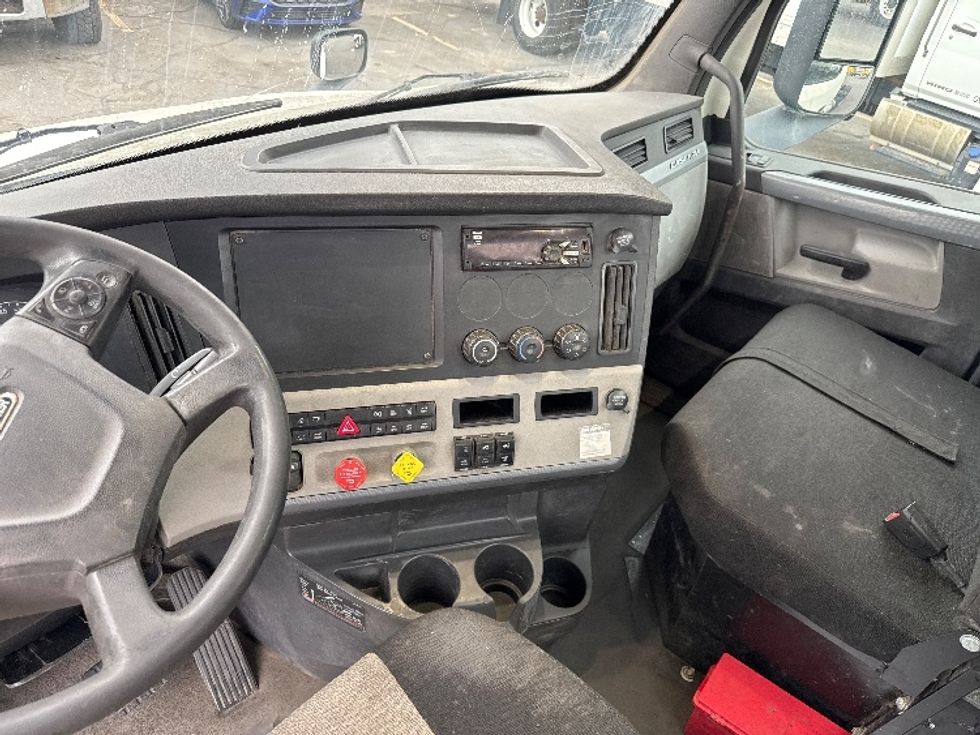 Day Cab Tractor-Heavy Duty Tractors-Freightliner-2018-T12664ST-West Valley City-UT-190,787\n\t\tmiles-$ 57,500 - Image 10