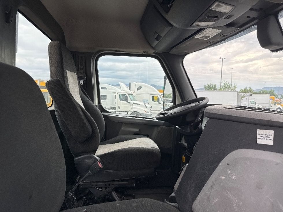 Day Cab Tractor-Heavy Duty Tractors-Freightliner-2018-T12664ST-West Valley City-UT-190,787\n\t\tmiles-$ 57,500 - Image 14