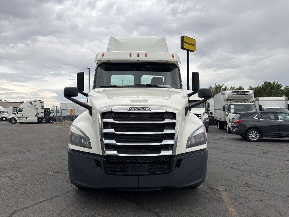 Day Cab Tractor-Heavy Duty Tractors-Freightliner-2018-T12664ST-West Valley City-UT-190,787\n\t\tmiles-$ 57,500 - Image 2