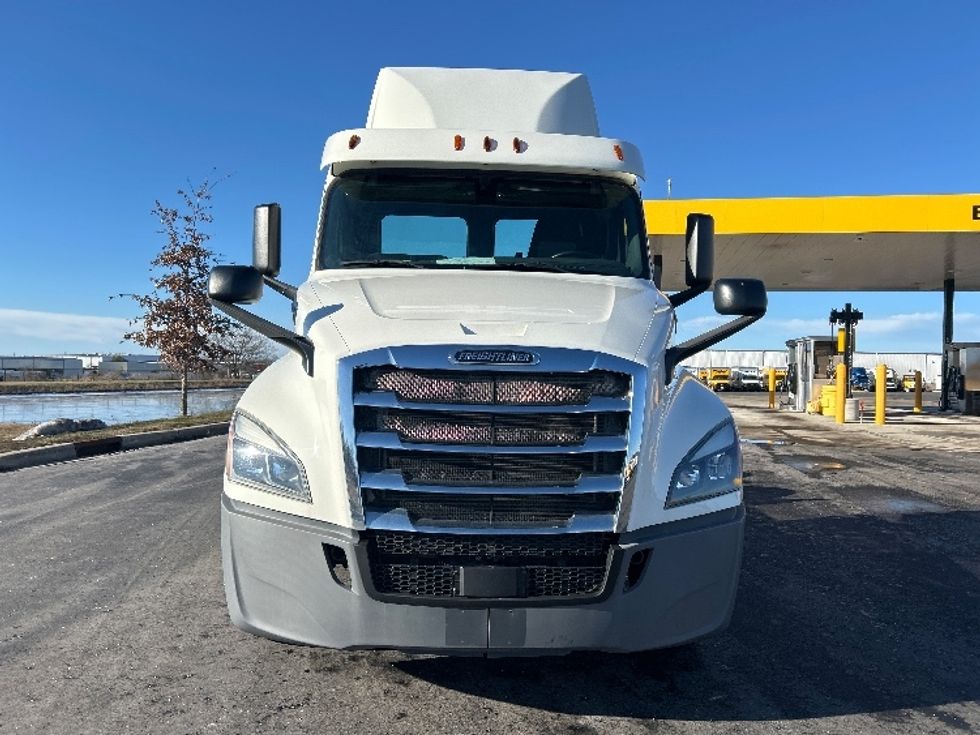 Day Cab Tractor-Heavy Duty Tractors-Freightliner-2018-T12664ST-Windsor-WI-106,498\n\t\tmiles-$ 49,500 - Image 2
