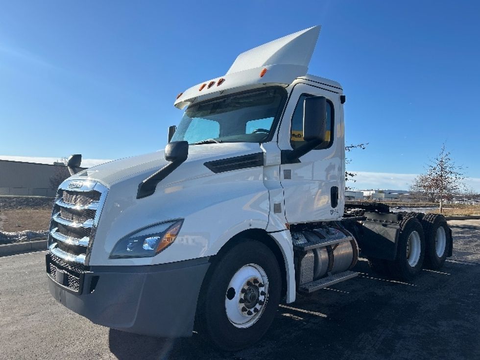 Day Cab Tractor-Heavy Duty Tractors-Freightliner-2018-T12664ST-Windsor-WI-106,498\n\t\tmiles-$ 49,500 - Image 3