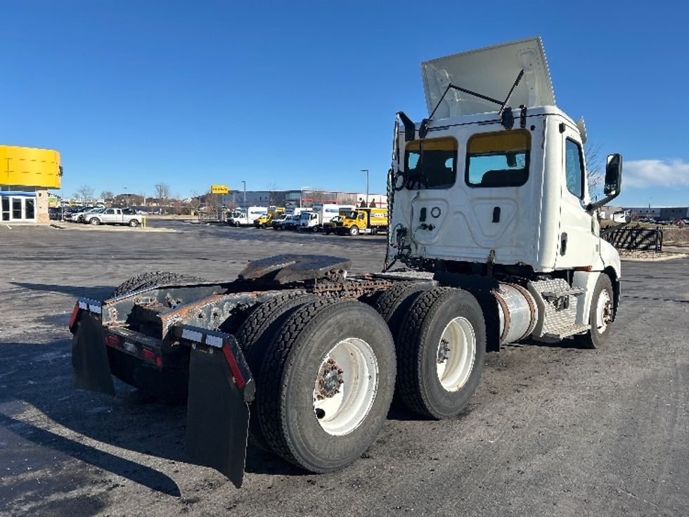 Day Cab Tractor-Heavy Duty Tractors-Freightliner-2018-T12664ST-Windsor-WI-106,498\n\t\tmiles-$ 49,500 - Image 7