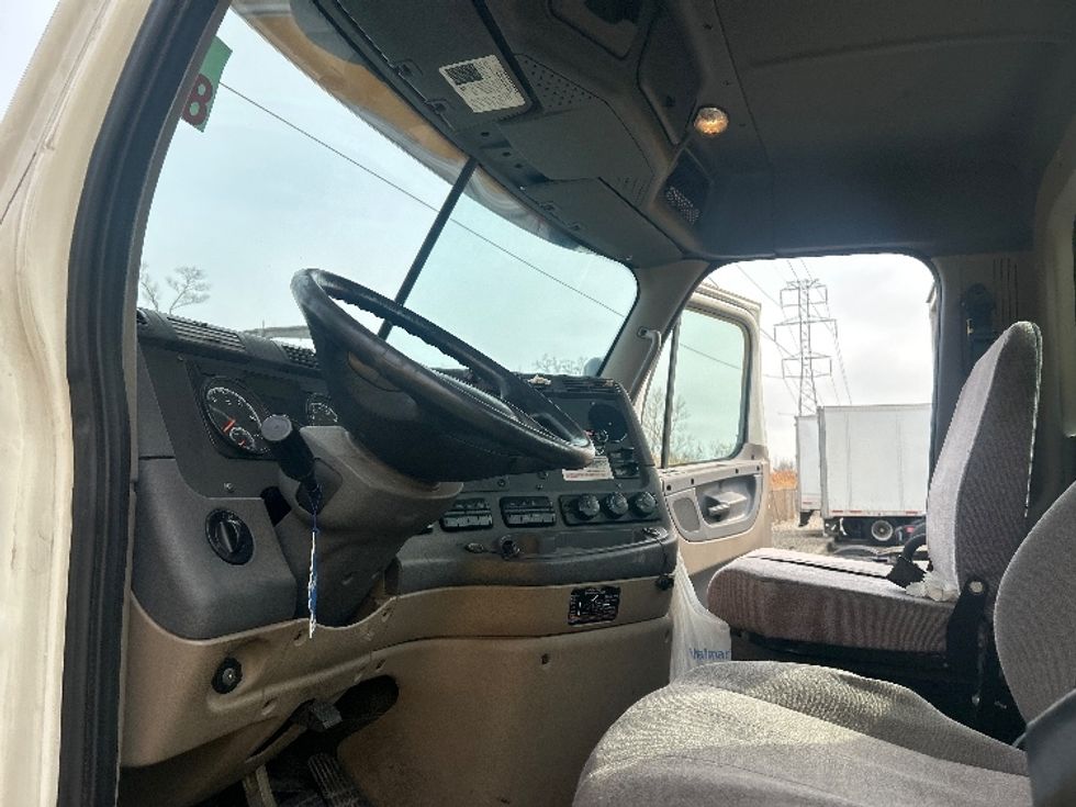 Day Cab Tractor-Heavy Duty Tractors-Freightliner-2019-Cascadia 11342ST-Allen Park-MI-421,738\n\t\tmiles-$ 24,250 - Image 10