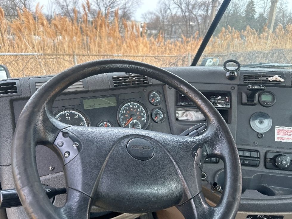 Day Cab Tractor-Heavy Duty Tractors-Freightliner-2019-Cascadia 11342ST-Allen Park-MI-421,738\n\t\tmiles-$ 24,250 - Image 11