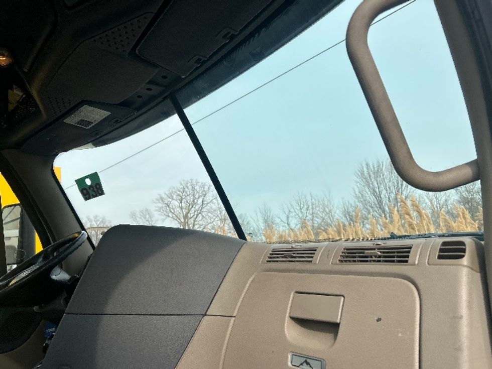 Day Cab Tractor-Heavy Duty Tractors-Freightliner-2019-Cascadia 11342ST-Allen Park-MI-421,738\n\t\tmiles-$ 24,250 - Image 13