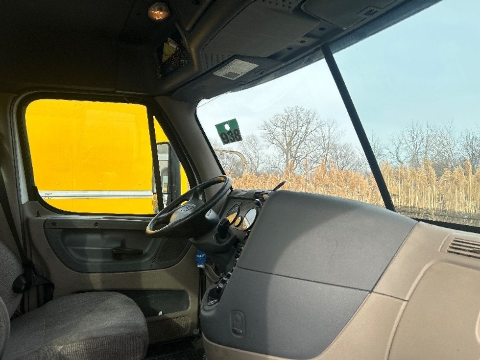 Day Cab Tractor-Heavy Duty Tractors-Freightliner-2019-Cascadia 11342ST-Allen Park-MI-421,738\n\t\tmiles-$ 24,250 - Image 14