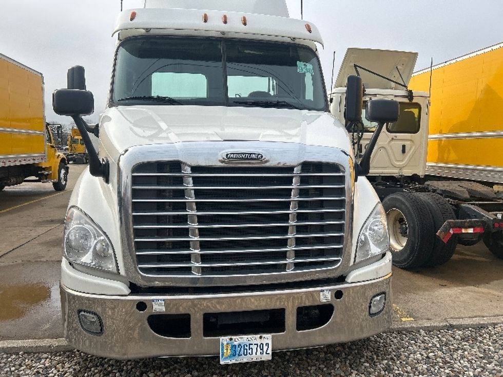 Day Cab Tractor-Heavy Duty Tractors-Freightliner-2019-Cascadia 11342ST-Allen Park-MI-421,738\n\t\tmiles-$ 24,250 - Image 2