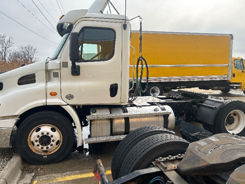 Day Cab Tractor-Heavy Duty Tractors-Freightliner-2019-Cascadia 11342ST-Allen Park-MI-421,738\n\t\tmiles-$ 24,250 - Image 4