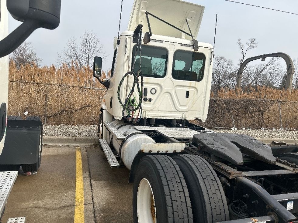 Day Cab Tractor-Heavy Duty Tractors-Freightliner-2019-Cascadia 11342ST-Allen Park-MI-421,738\n\t\tmiles-$ 24,250 - Image 5