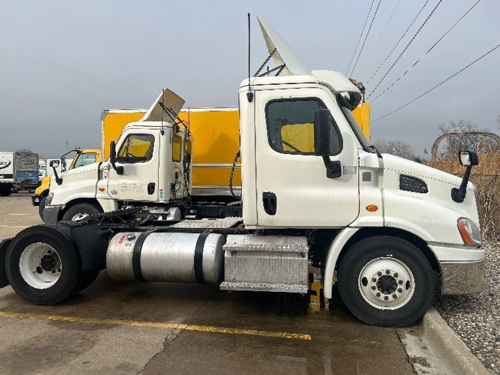Day Cab Tractor-Heavy Duty Tractors-Freightliner-2019-Cascadia 11342ST-Allen Park-MI-421,738\n\t\tmiles-$ 24,250 - Image 8