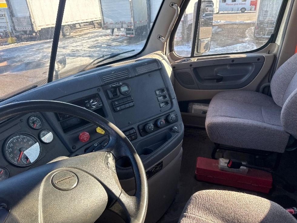 Day Cab Tractor-Heavy Duty Tractors-Freightliner-2019-Cascadia 11342ST-Brooklyn Park-MN-78,136\n\t\tmiles-$ 27,250 - Image 10