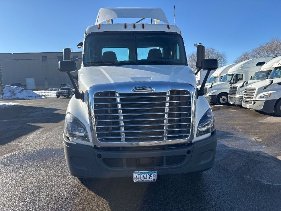 Day Cab Tractor-Heavy Duty Tractors-Freightliner-2019-Cascadia 11342ST-Brooklyn Park-MN-78,136\n\t\tmiles-$ 27,250 - Image 2