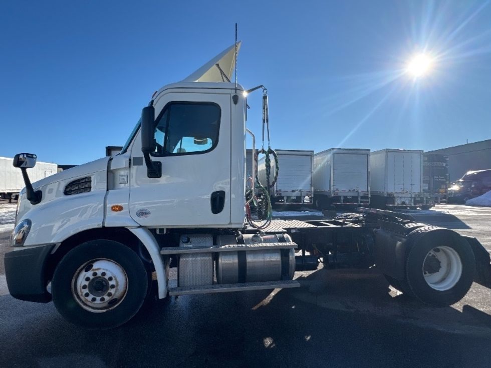 Day Cab Tractor-Heavy Duty Tractors-Freightliner-2019-Cascadia 11342ST-Brooklyn Park-MN-78,136\n\t\tmiles-$ 27,250 - Image 4