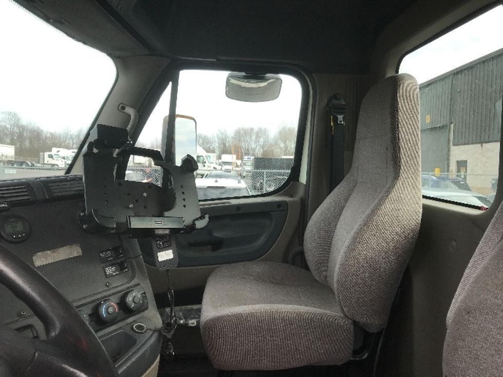 Day Cab Tractor-Heavy Duty Tractors-Freightliner-2019-Cascadia 11342ST-Canton-OH-168,303\n\t\tmiles-$ 43,750 - Image 10