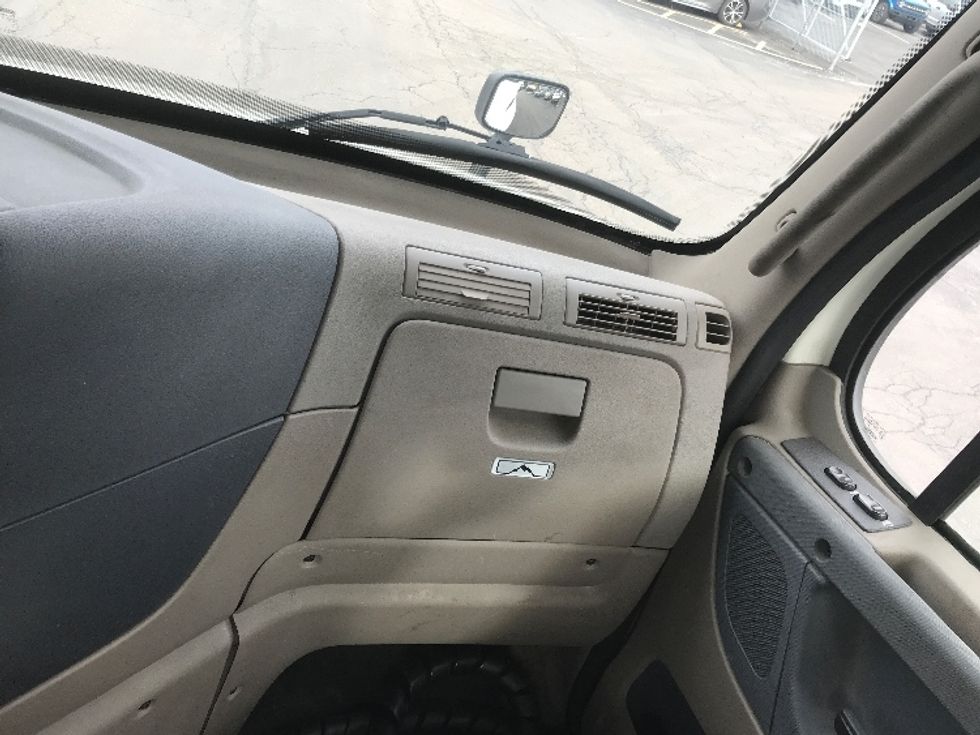 Day Cab Tractor-Heavy Duty Tractors-Freightliner-2019-Cascadia 11342ST-Canton-OH-168,303\n\t\tmiles-$ 43,750 - Image 13