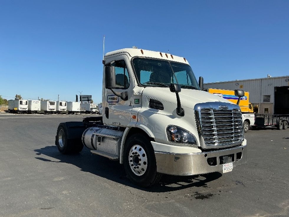Day Cab Tractor-Heavy Duty Tractors-Freightliner-2019-Cascadia 11342ST-Ceres-CA-328,735\n\t\tmiles-$ 999,999 - Image 1