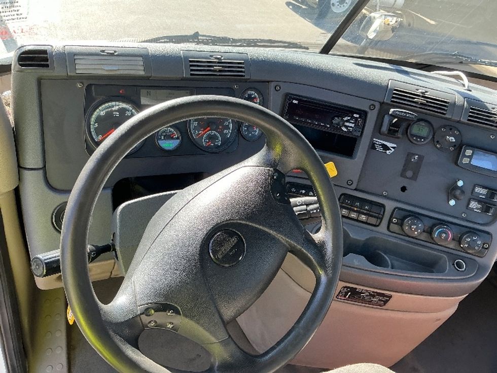 Day Cab Tractor-Heavy Duty Tractors-Freightliner-2019-Cascadia 11342ST-Ceres-CA-328,735\n\t\tmiles-$ 999,999 - Image 11