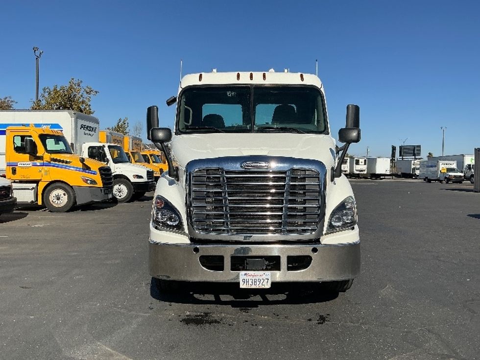 Day Cab Tractor-Heavy Duty Tractors-Freightliner-2019-Cascadia 11342ST-Ceres-CA-328,735\n\t\tmiles-$ 999,999 - Image 2