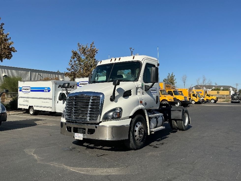 Day Cab Tractor-Heavy Duty Tractors-Freightliner-2019-Cascadia 11342ST-Ceres-CA-328,735\n\t\tmiles-$ 999,999 - Image 3