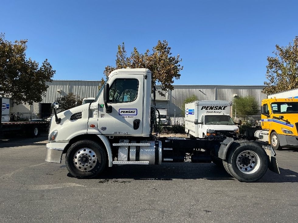 Day Cab Tractor-Heavy Duty Tractors-Freightliner-2019-Cascadia 11342ST-Ceres-CA-328,735\n\t\tmiles-$ 999,999 - Image 4
