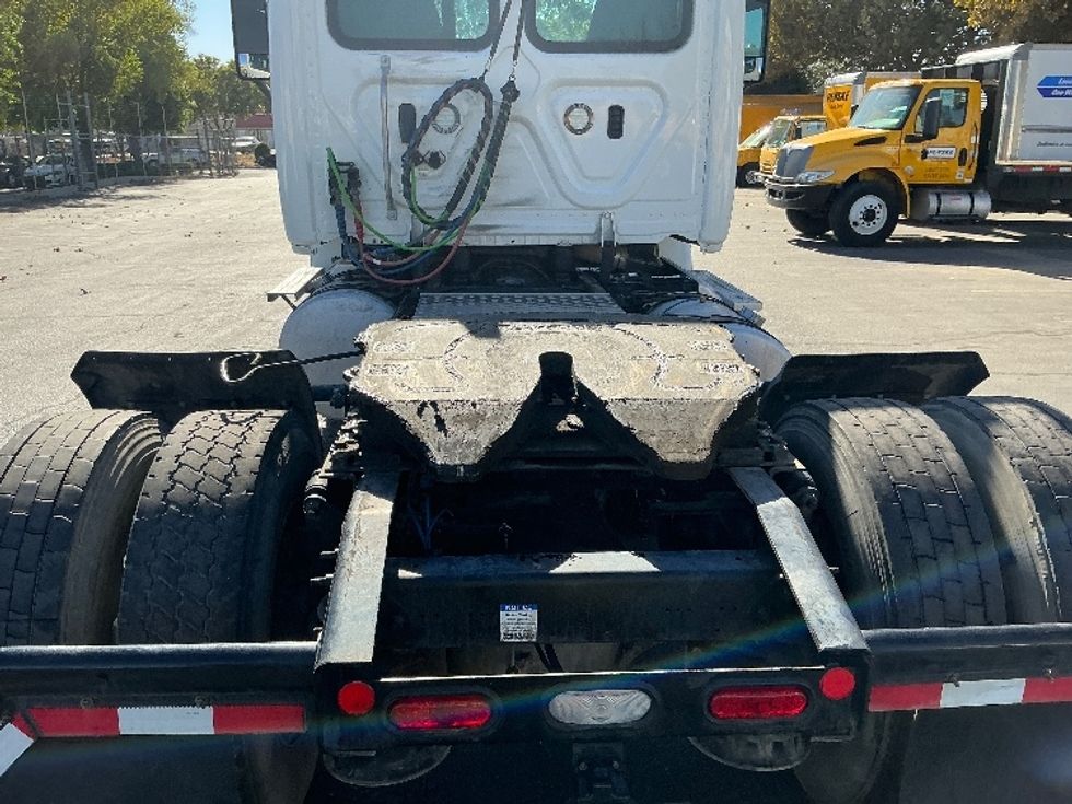 Day Cab Tractor-Heavy Duty Tractors-Freightliner-2019-Cascadia 11342ST-Ceres-CA-328,735\n\t\tmiles-$ 999,999 - Image 6