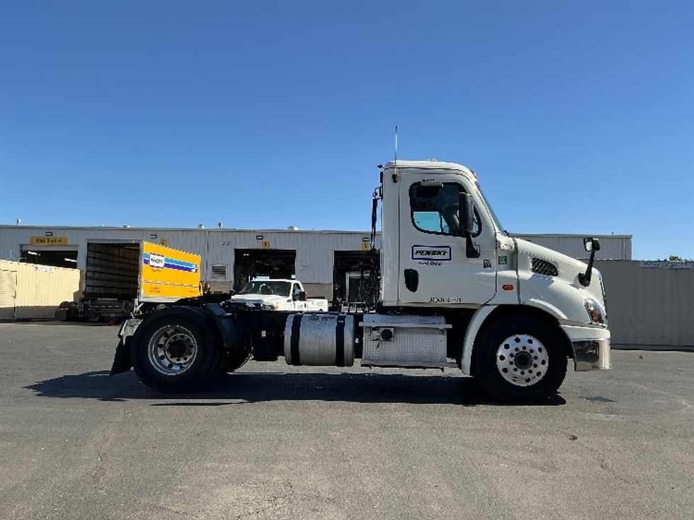 Day Cab Tractor-Heavy Duty Tractors-Freightliner-2019-Cascadia 11342ST-Ceres-CA-328,735\n\t\tmiles-$ 999,999 - Image 8