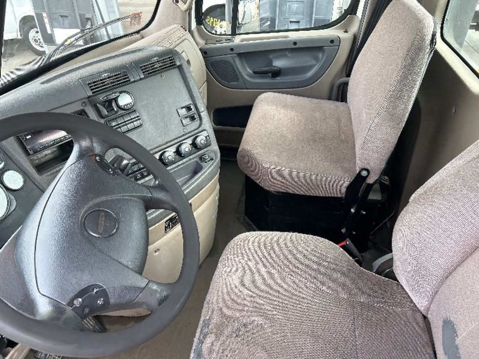 Day Cab Tractor-Heavy Duty Tractors-Freightliner-2019-Cascadia 11342ST-Cranbury-NJ-167,603\n\t\tmiles-$ 39,750 - Image 10