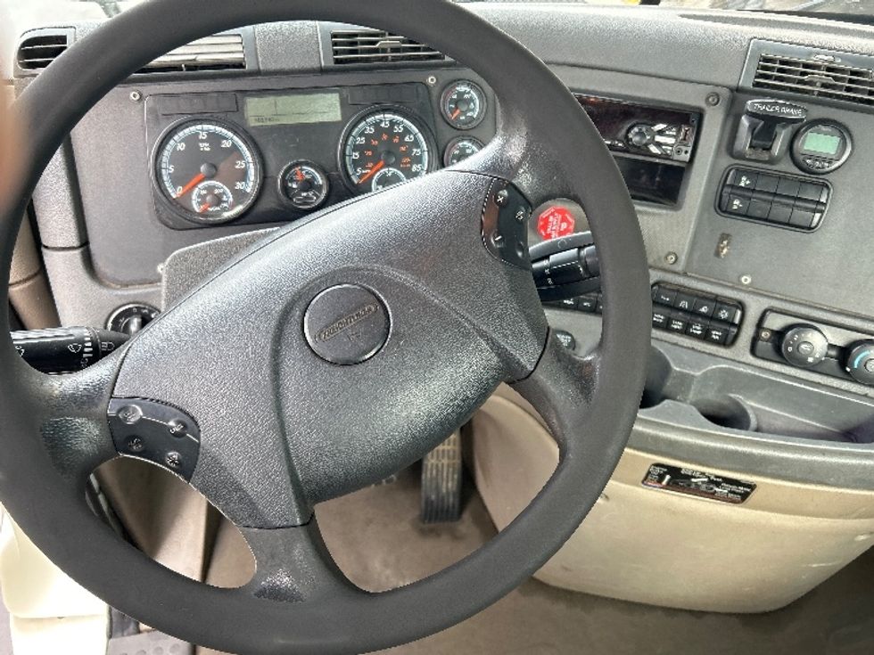 Day Cab Tractor-Heavy Duty Tractors-Freightliner-2019-Cascadia 11342ST-Cranbury-NJ-167,603\n\t\tmiles-$ 39,750 - Image 11