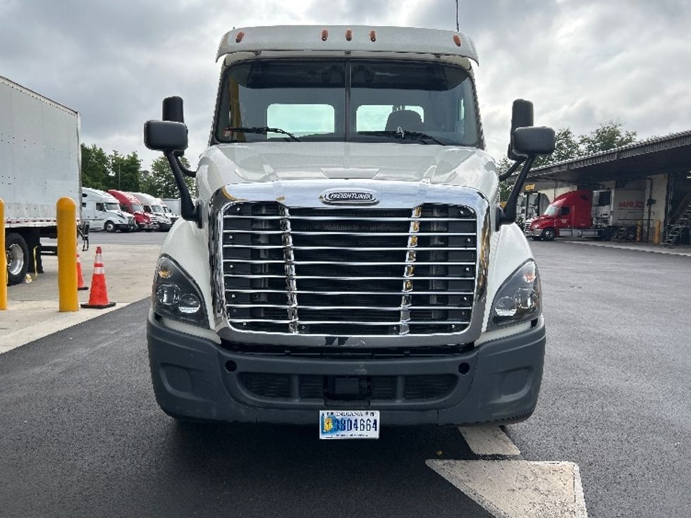 Day Cab Tractor-Heavy Duty Tractors-Freightliner-2019-Cascadia 11342ST-Cranbury-NJ-167,603\n\t\tmiles-$ 39,750 - Image 2