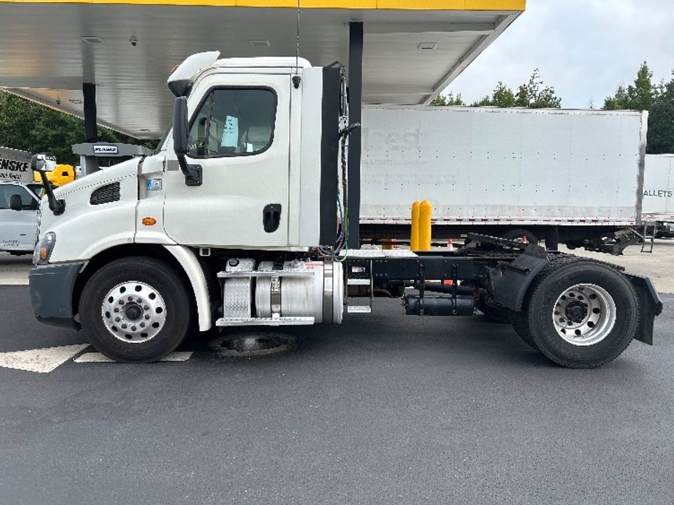 Day Cab Tractor-Heavy Duty Tractors-Freightliner-2019-Cascadia 11342ST-Cranbury-NJ-167,603\n\t\tmiles-$ 39,750 - Image 4