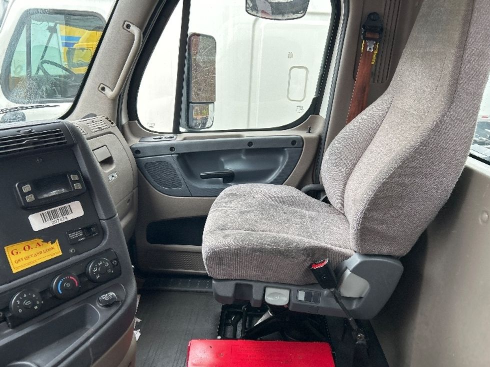 Day Cab Tractor-Heavy Duty Tractors-Freightliner-2019-Cascadia 11342ST-Duluth-GA-340,538\n\t\tmiles-$ 41,500 - Image 10