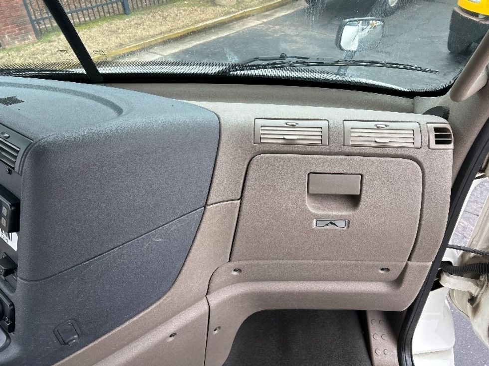 Day Cab Tractor-Heavy Duty Tractors-Freightliner-2019-Cascadia 11342ST-Duluth-GA-340,538\n\t\tmiles-$ 41,500 - Image 13