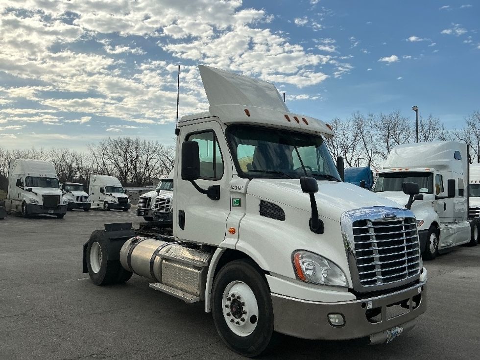 Day Cab Tractor-Heavy Duty Tractors-Freightliner-2019-Cascadia 11342ST-East Chicago-IN-269,246\n\t\tmiles-$ 25,750 - Image 1