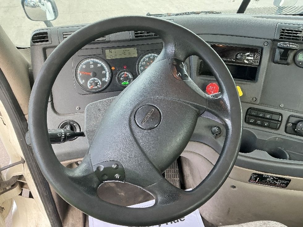 Day Cab Tractor-Heavy Duty Tractors-Freightliner-2019-Cascadia 11342ST-East Chicago-IN-269,246\n\t\tmiles-$ 25,750 - Image 11