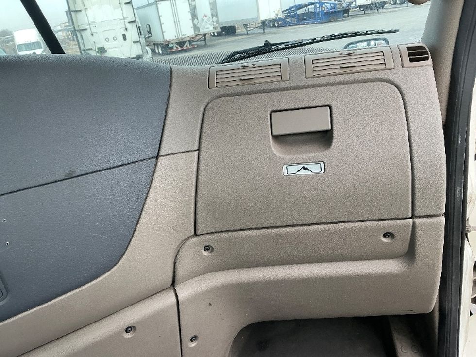 Day Cab Tractor-Heavy Duty Tractors-Freightliner-2019-Cascadia 11342ST-East Chicago-IN-269,246\n\t\tmiles-$ 25,750 - Image 13