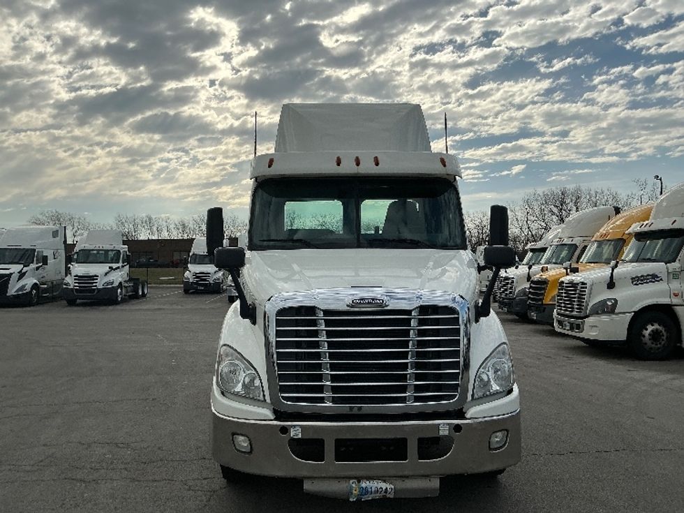 Day Cab Tractor-Heavy Duty Tractors-Freightliner-2019-Cascadia 11342ST-East Chicago-IN-269,246\n\t\tmiles-$ 25,750 - Image 2