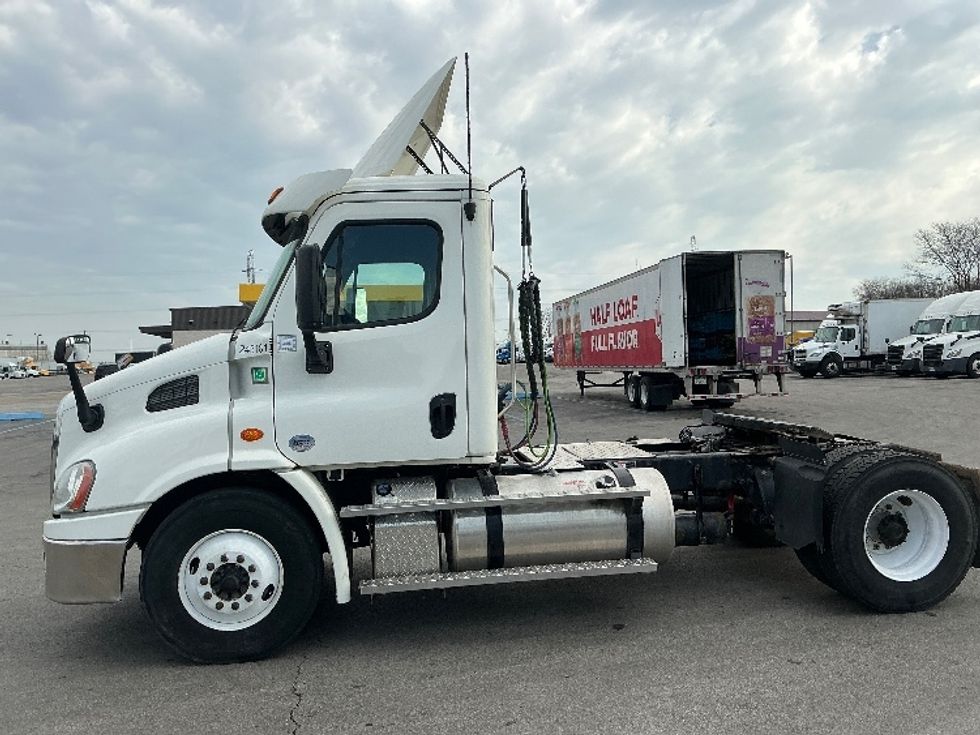Day Cab Tractor-Heavy Duty Tractors-Freightliner-2019-Cascadia 11342ST-East Chicago-IN-269,246\n\t\tmiles-$ 25,750 - Image 4