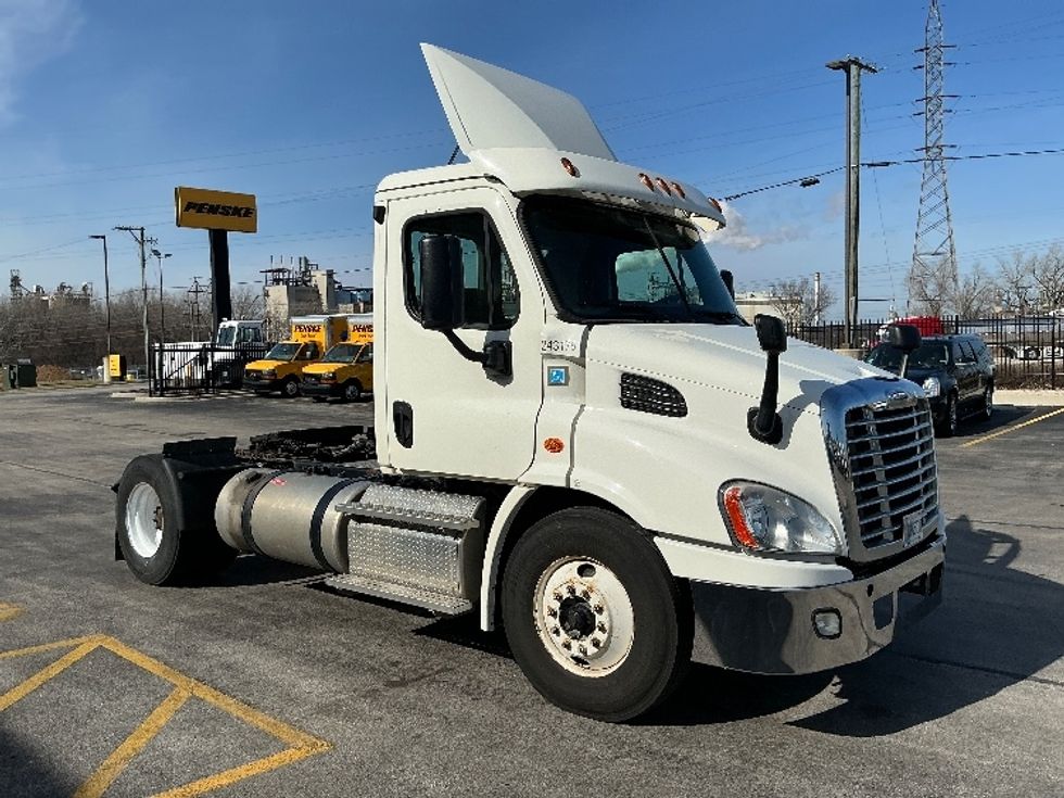 Day Cab Tractor-Heavy Duty Tractors-Freightliner-2019-Cascadia 11342ST-East Chicago-IN-275,461\n\t\tmiles-$ 25,750 - Image 1
