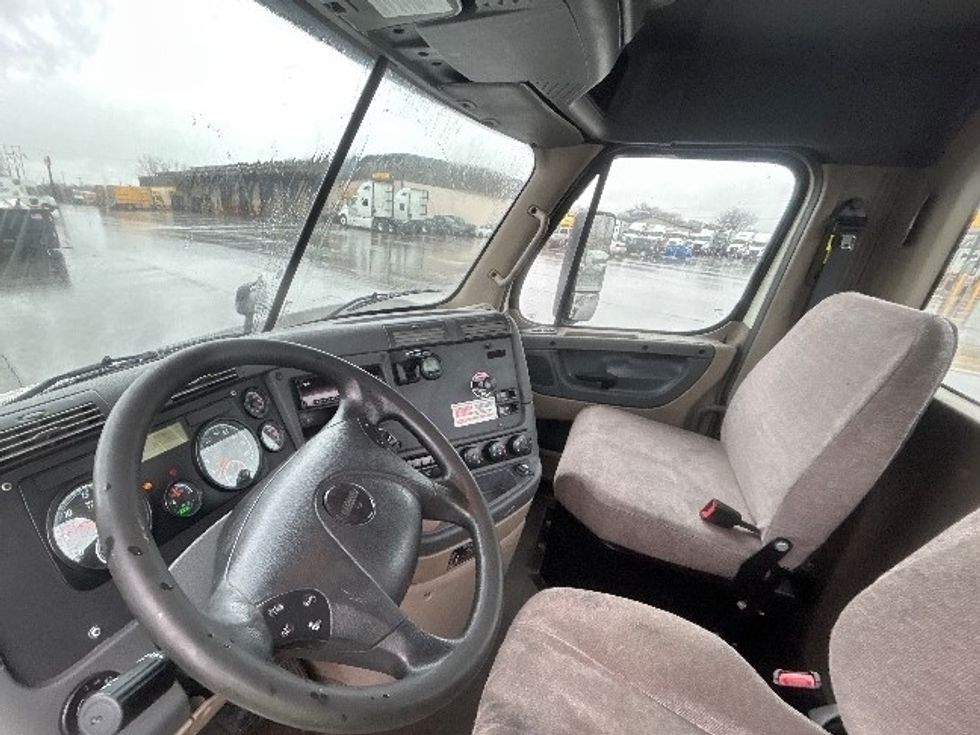 Day Cab Tractor-Heavy Duty Tractors-Freightliner-2019-Cascadia 11342ST-East Chicago-IN-275,461\n\t\tmiles-$ 25,750 - Image 10