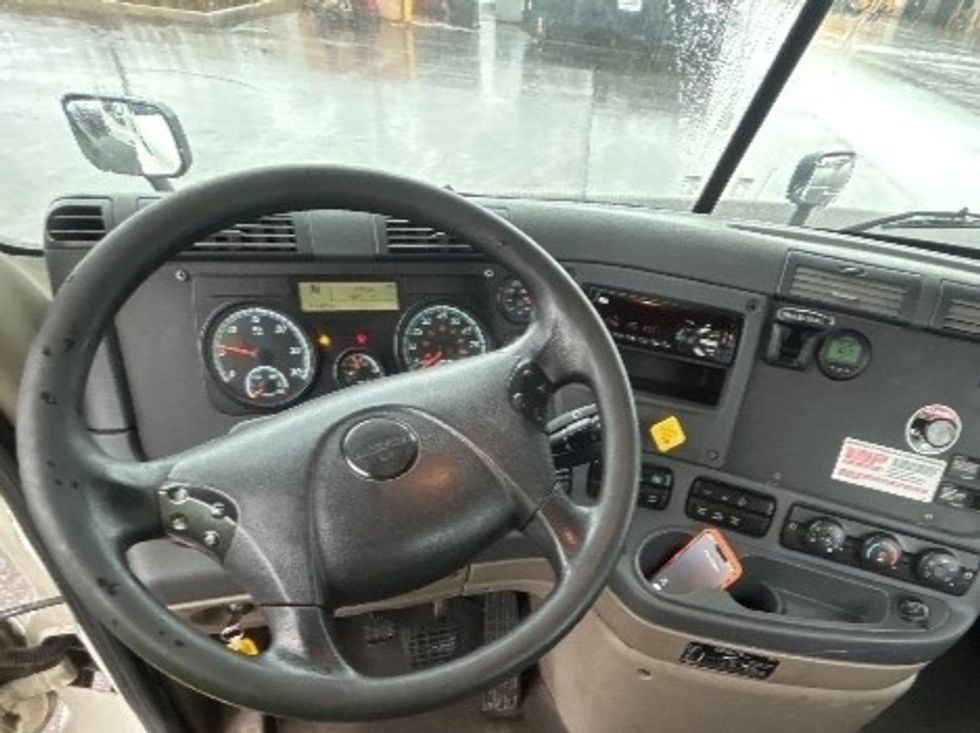 Day Cab Tractor-Heavy Duty Tractors-Freightliner-2019-Cascadia 11342ST-East Chicago-IN-275,461\n\t\tmiles-$ 25,750 - Image 11