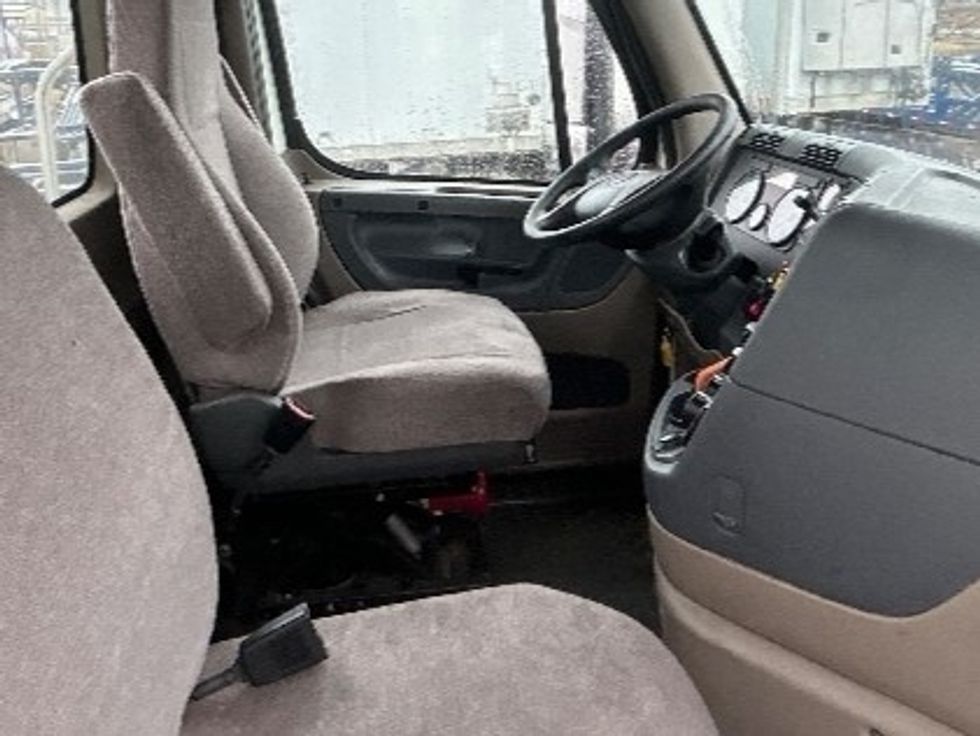 Day Cab Tractor-Heavy Duty Tractors-Freightliner-2019-Cascadia 11342ST-East Chicago-IN-275,461\n\t\tmiles-$ 25,750 - Image 13