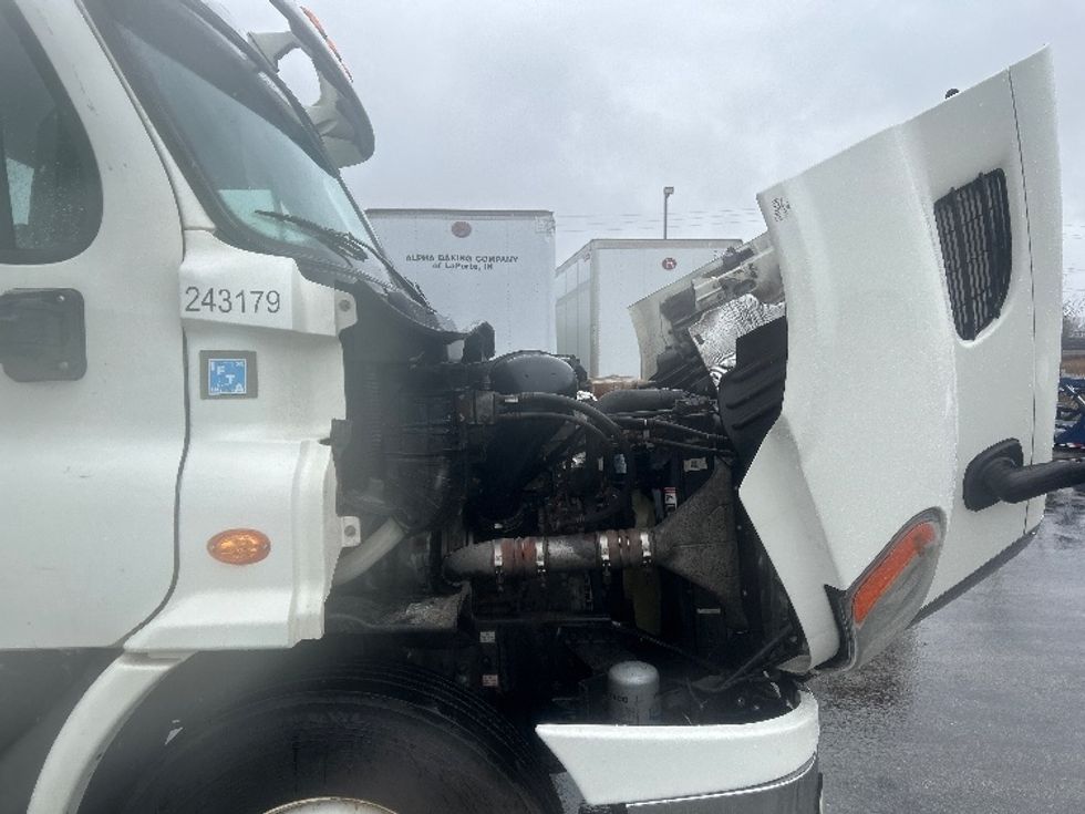 Day Cab Tractor-Heavy Duty Tractors-Freightliner-2019-Cascadia 11342ST-East Chicago-IN-275,461\n\t\tmiles-$ 25,750 - Image 14