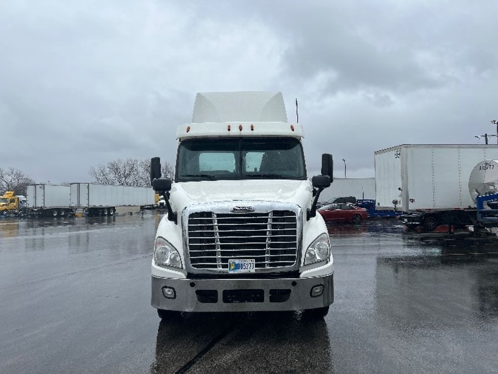 Day Cab Tractor-Heavy Duty Tractors-Freightliner-2019-Cascadia 11342ST-East Chicago-IN-275,461\n\t\tmiles-$ 25,750 - Image 2