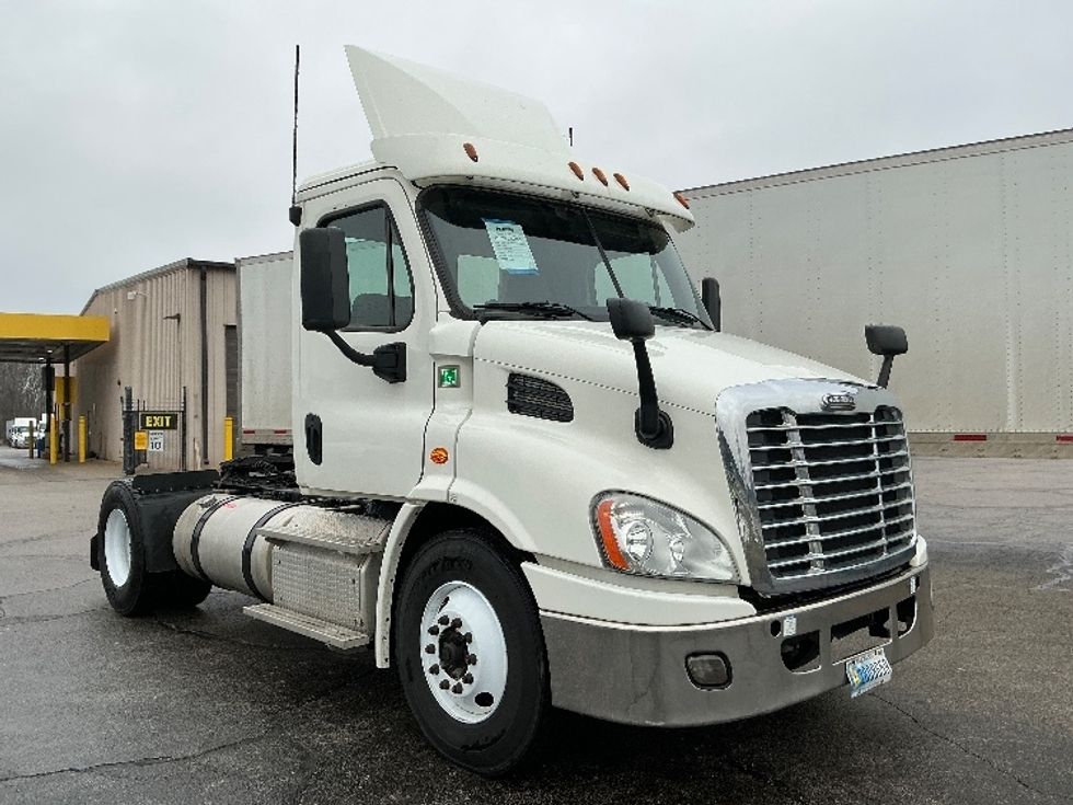 Day Cab Tractor-Heavy Duty Tractors-Freightliner-2019-Cascadia 11342ST-Elkhart-IN-395,543\n\t\tmiles-$ 24,500 - Image 1