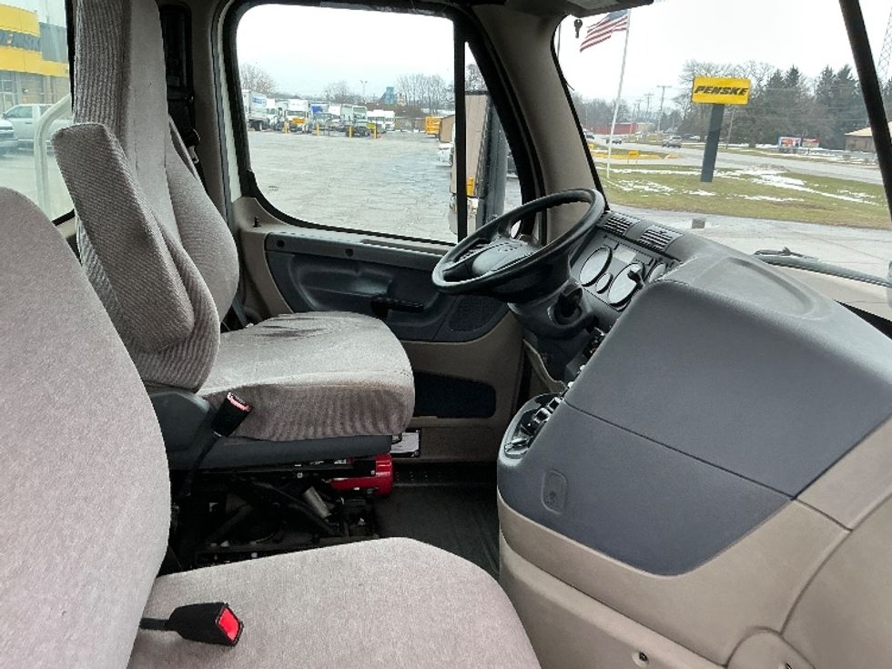 Day Cab Tractor-Heavy Duty Tractors-Freightliner-2019-Cascadia 11342ST-Elkhart-IN-395,543\n\t\tmiles-$ 24,500 - Image 14