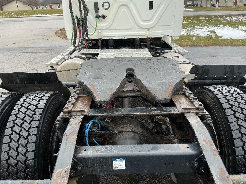 Day Cab Tractor-Heavy Duty Tractors-Freightliner-2019-Cascadia 11342ST-Elkhart-IN-395,543\n\t\tmiles-$ 24,500 - Image 6