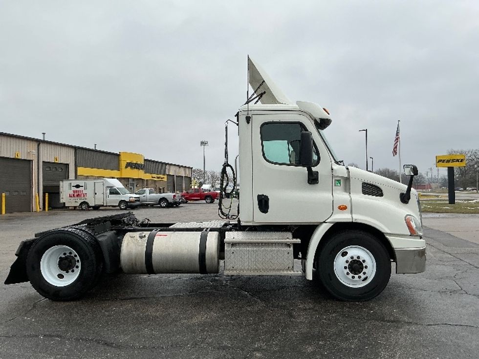 Day Cab Tractor-Heavy Duty Tractors-Freightliner-2019-Cascadia 11342ST-Elkhart-IN-395,543\n\t\tmiles-$ 24,500 - Image 8