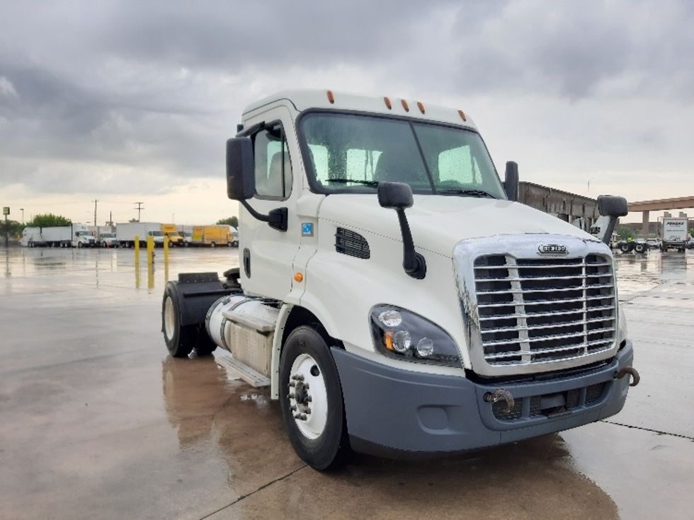 Day Cab Tractor-Heavy Duty Tractors-Freightliner-2019-Cascadia 11342ST-Fort Worth-TX-230,734\n\t\tmiles-$ 34,750 - Image 1